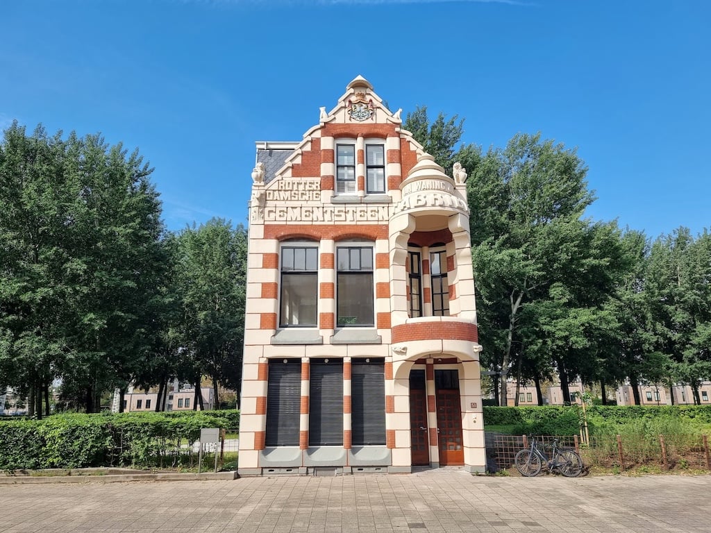 Historic facade of Villa van Waning, a restored director’s villa and exclusive event venue in Rotterdam-Zuid